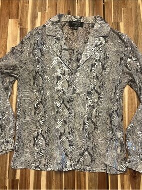 Flowy blouse with silver and snake pattern